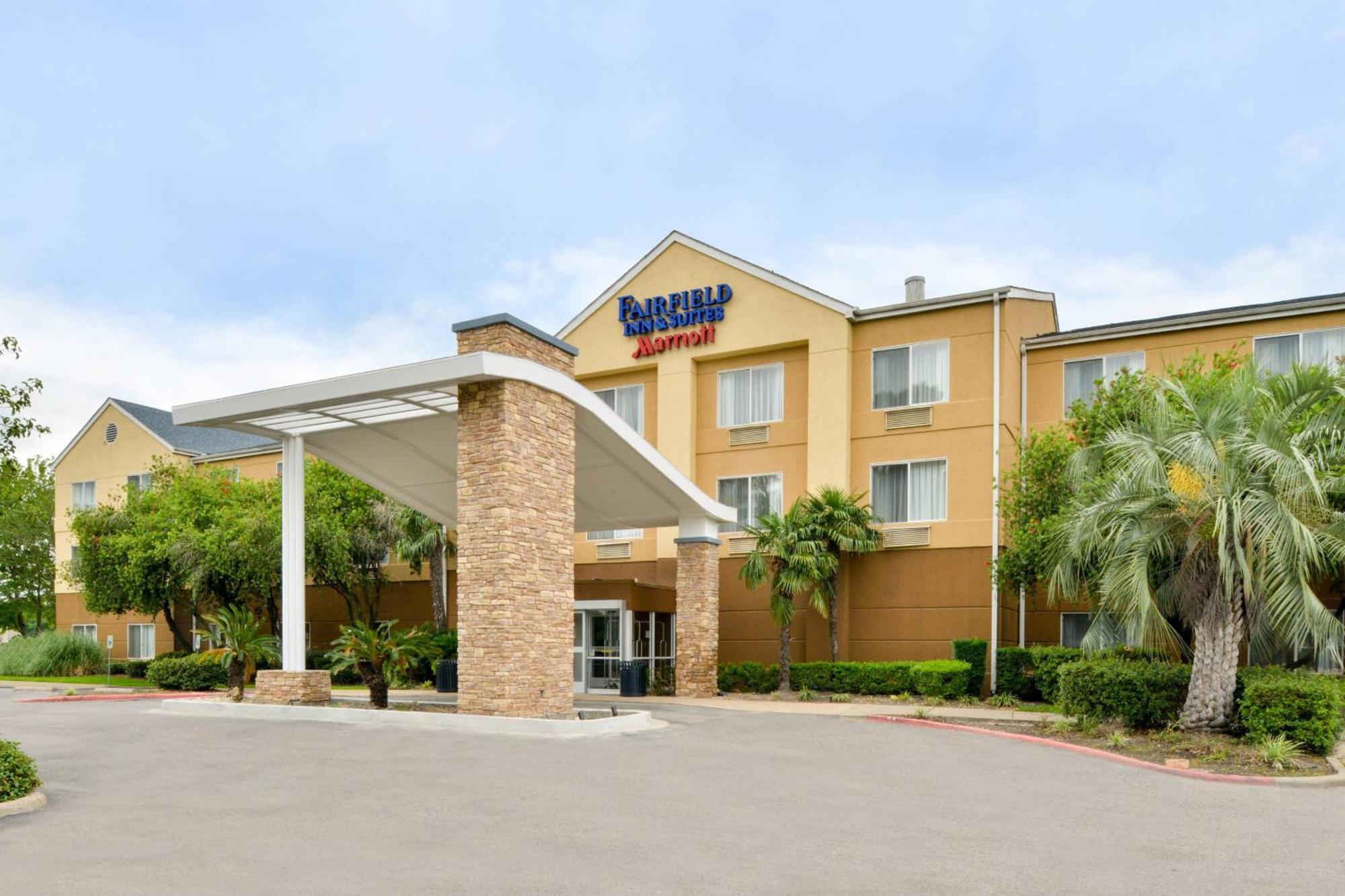 Fairfield Inn & Suites Beaumont Exterior photo